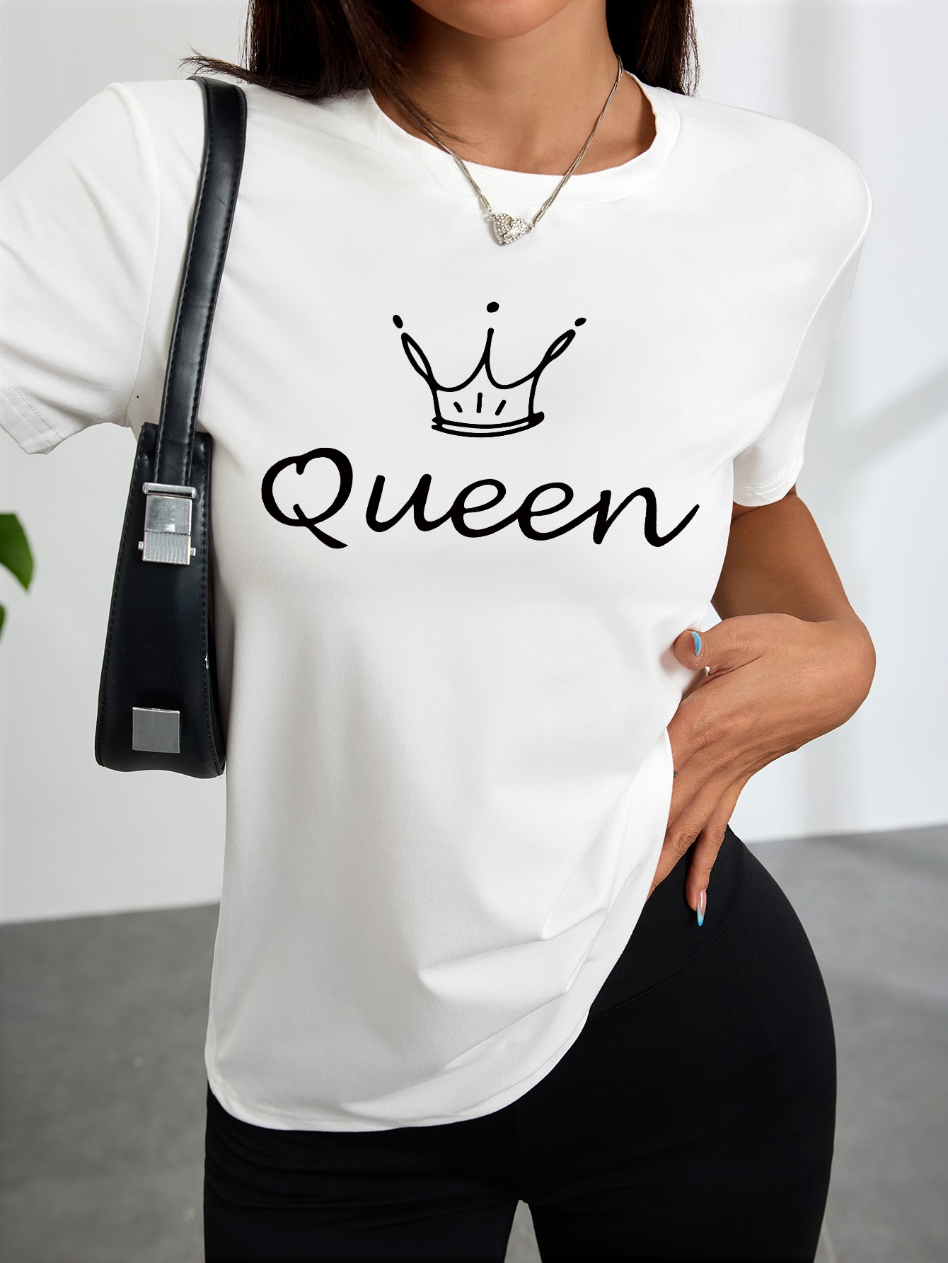 T-shirt bianca da donna con st - Queen Street Fashion recensione e prezzo